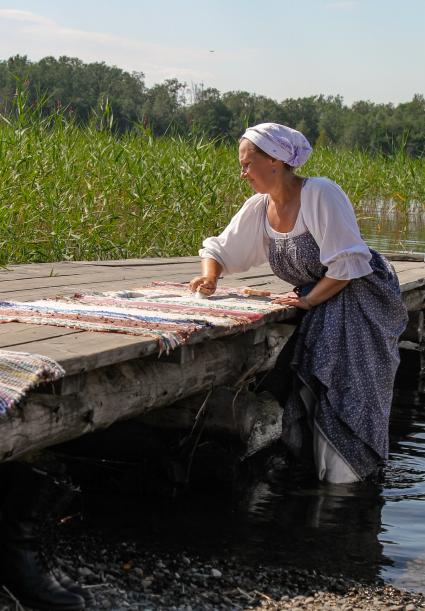 Республика Карелия. Этнографический перфоманс `Большая стирка` в музее-заповеднике `Кижи`.