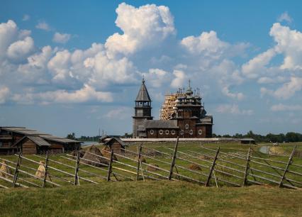 Республика Карелия. Кижский погост на территории музея-заповедника `Кижи`.