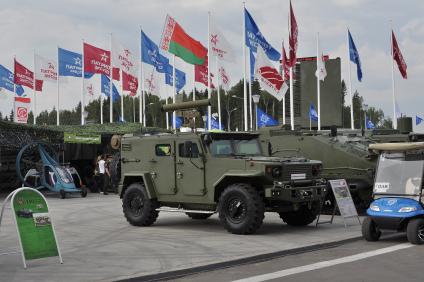 Московская область, Кубинка. Многоцелевой плавающий бронированный автомобиль `Витим` МПБА, произведенный в Белоруссии, на выставке военной техники в рамках международного военно-технического форума `Армия-2017` в парке `Патриот`.