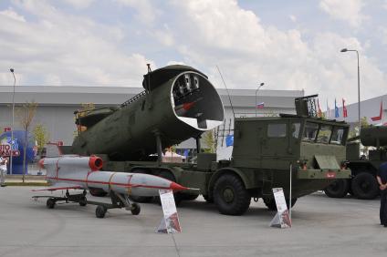 Московская область, Кубинка. Самоходная пусковая установка СПУ-143 на выставке военной техники в рамках международного военно-технического форума `Армия-2017` в парке `Патриот`.