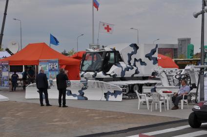 Московская область, Кубинка. Дорожно-строительный комплекс для полярный широт на выставке военной техники в рамках международного военно-технического форума `Армия-2017` в парке `Патриот`.