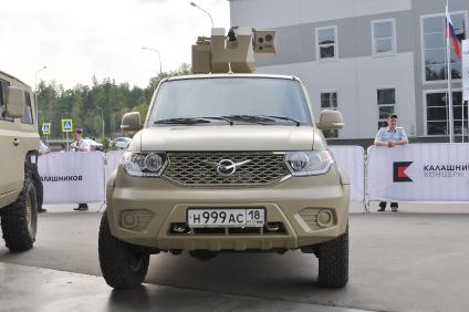 Московская область, Кубинка. УАЗ с боевым модулем на выставке военной техники в рамках международного военно-технического форума `Армия-2017` в парке `Патриот`.