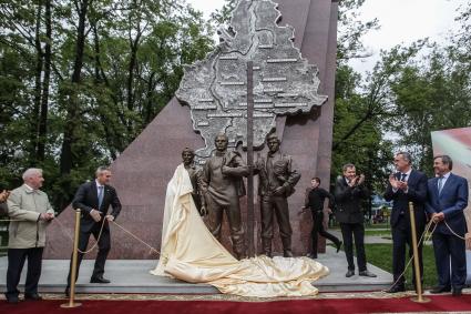 Тюмень. Открытие монумента `Молодым созидателям земли Тюменской` к 100-летию комсомола.