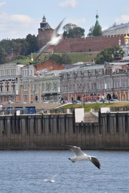 Нижний Новгород. Вид на  Нижегородский кремль (на втором плане).