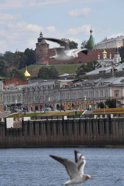 Нижний Новгород. Вид на  Нижегородский кремль (на втором плане).