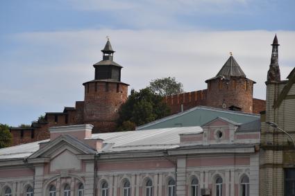 Нижний Новгород. Вид на  Нижегородский кремль (на втором плане).