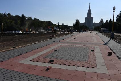 Москва. Благоустройство Университетской площади на Воробьевых горах.