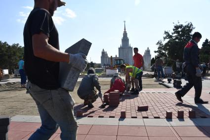 Москва. Благоустройство Университетской площади на Воробьевых горах.