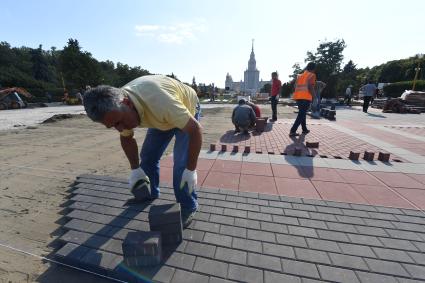 Москва. Благоустройство Университетской площади на Воробьевых горах.