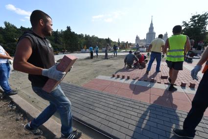 Москва. Благоустройство Университетской площади на Воробьевых горах.