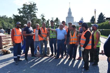 Москва. Благоустройство Университетской площади на Воробьевых горах.