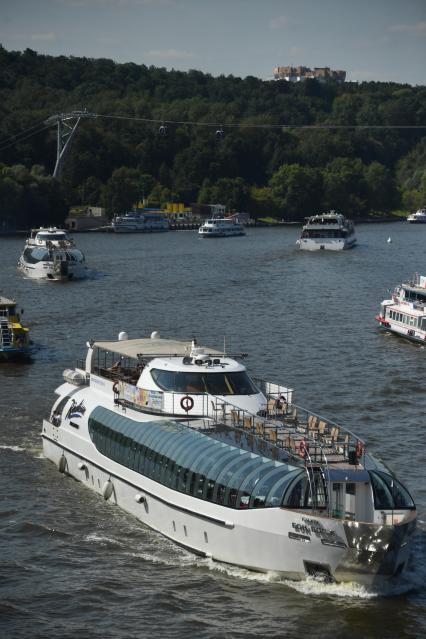 Москва. Канатная дорога на Воробьевых горах.