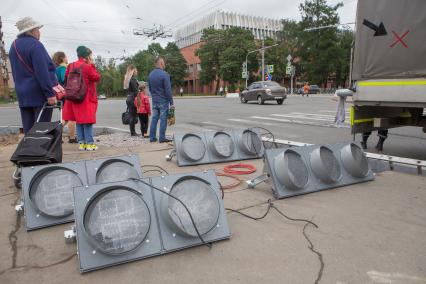 Санкт-Петербург. Замена светофоров на одной из улиц города.