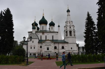 Ярославль. Вид на церковь Ильи Пророка на Советской площади.