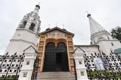 Ярославль. Вид на церковь Ильи Пророка на Советской площади.