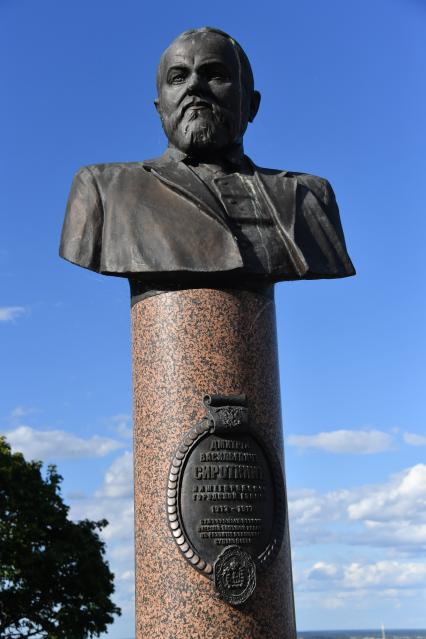 Нижний Новгород. Бюст последнего мэра дореволюционного Нижнего Новгорода Дмитрий Сироткина.