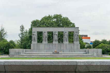 Санкт-Петербург,Серафимовское кладбище. Мемориал жертвам блокады Ленинграда