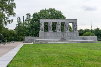 Санкт-Петербург,Серафимовское кладбище. Мемориал жертвам блокады Ленинграда