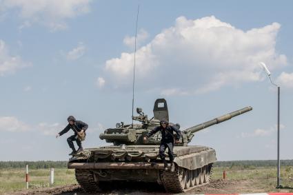 Челябинская область,Чебаркуль. Танк во время учений на военном полигоне 90-й Гвардейской танковой дивизии.