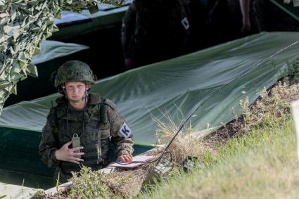 Челябинская область, Чебаркуль. Военнослужащий во время учений на военном полигоне 90-й Гвардейской танковой дивизии.