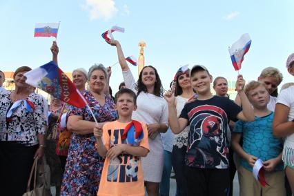 Ставрополь. Жители города  во время празднования Дня государственного флага РФ.