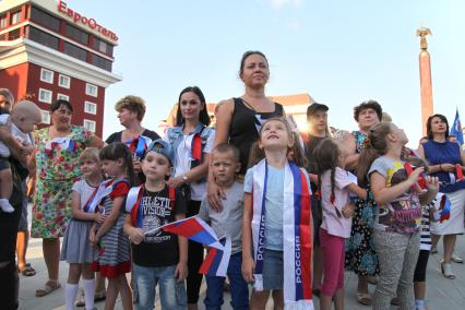 Ставрополь. Жители города  во время празднования Дня государственного флага РФ.