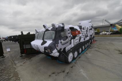 Московская область, Кубинка. Пневмоподобный макет зенитного ракетного комплекса `Тор-М2ДТ` Макет ЗРК `Тор-M2ДТ` на открытии IV Международного военно-технического форума (МВТФ) `Армия-2018` в парке `Патриот`.