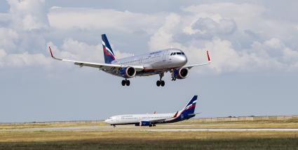 Симферополь. Самолет Airbus A320 авиакомпании `Аэрофлот`.