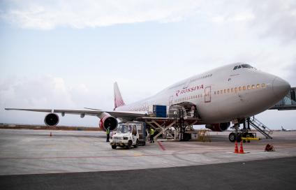 Симферополь. Самолет Boeing 747 авиакомпании `Россия`.