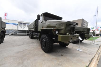 Московская область, Кубинка. Автомобиль Урал-63706-0011 на открытии IV Международного военно-технического форума (МВТФ) `Армия-2018` в парке `Патриот`.