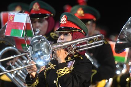 Москва. Выступление военного оркестра Королевской гвардии Омана на Международном музыкальном фестивале `Спасская Башня`на Красной площади.