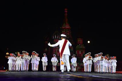 Москва. Выступление военного оркестра Мьянмы на Международном музыкальном фестивале `Спасская Башня`на Красной площади.