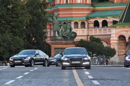 Москва. Памятник Минину и Пожарскому на Красной площади.