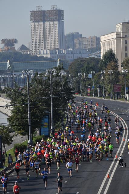 Москва. Участники полумарафона `Лужники`, посвященного истории олимпийского комплекса.