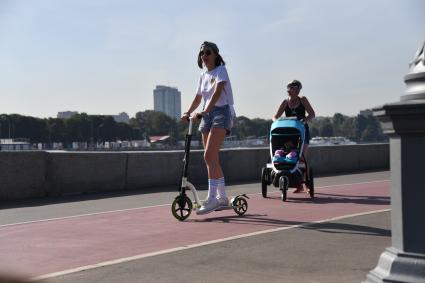 Москва. Участники полумарафона `Лужники`, посвященного истории олимпийского комплекса.