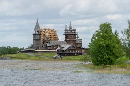 Республика Карелия. Кижи.  Вид на ансамбль Кижского погоста.