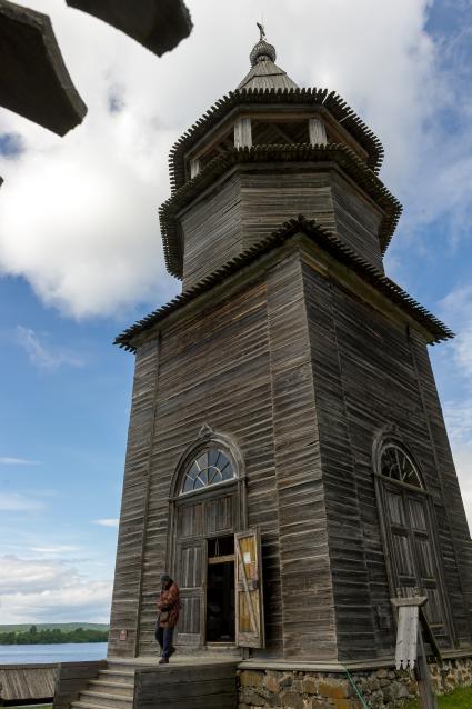 Республика Карелия.  Кижи. Колокольня на Кижском погосте.