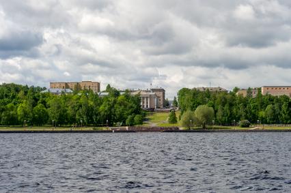 Республика Карелия. Вид на Петрозаводск с Петрозаводской губы.