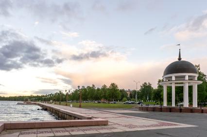 Республика Карелия. Петрозаводск. Ротонда на Онежской набережной.