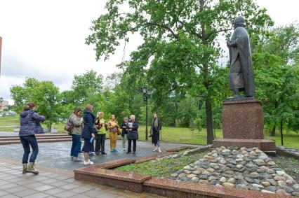 Республика Карелия. Петрозаводск.  Памятник Александру Невскому в  Голиковском парке.