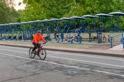 Республика Карелия. Петрозаводск. Городская спортплощадка на Онежской набережной.