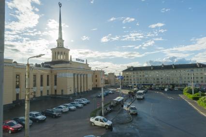 Республика Карелия. Петрозаводск. Вид на железнодорожный вокзал и площадь Гагарина.