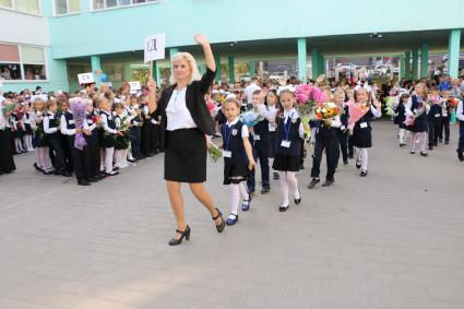 Тула. Первоклассники на торжественной линейке, посвященной Дню знаний.