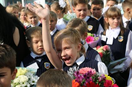 Тула. Первоклассники на торжественной линейке, посвященной Дню знаний.