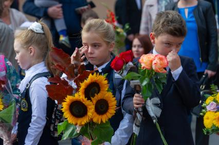 Санкт-Петербург. Первоклассники на торжественной линейке, посвященной Дню знаний первого сентября в Гимназии № 157 имени принцессы Ольденбургской.