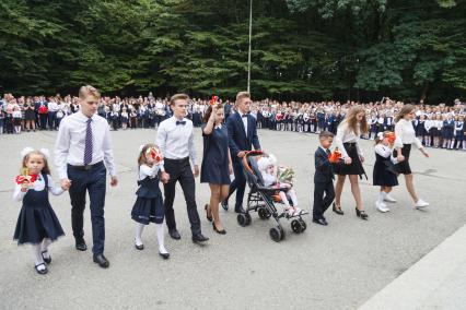 Ставрополь.    Первый звонок на торжественной линейке, посвященной Дню знаний.