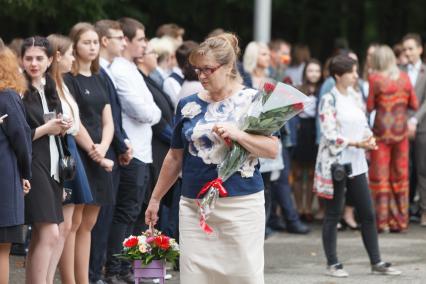 Ставрополь. Школьники  на торжественной линейке, посвященной Дню знаний.