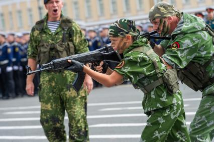 Санкт-Петербург. Празднование Дня российской гвардии на Дворцовой площади.