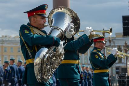 Санкт-Петербург. Празднование Дня российской гвардии на Дворцовой площади.