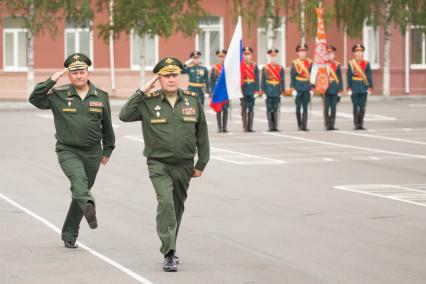 Петергоф. Заместитель министра обороны генерал армии Дмитрий Булгаков ( второй слева) во время торжественной линейки, посвященной дню знаний в Кадетском Военном Корпусе.